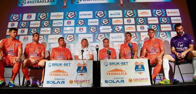 Nowi gracze, od lewej: Kowal, Ziajka, Markowski, trener Mandrysz, Babiarz, Kędziora, Abramowicz, Witan
