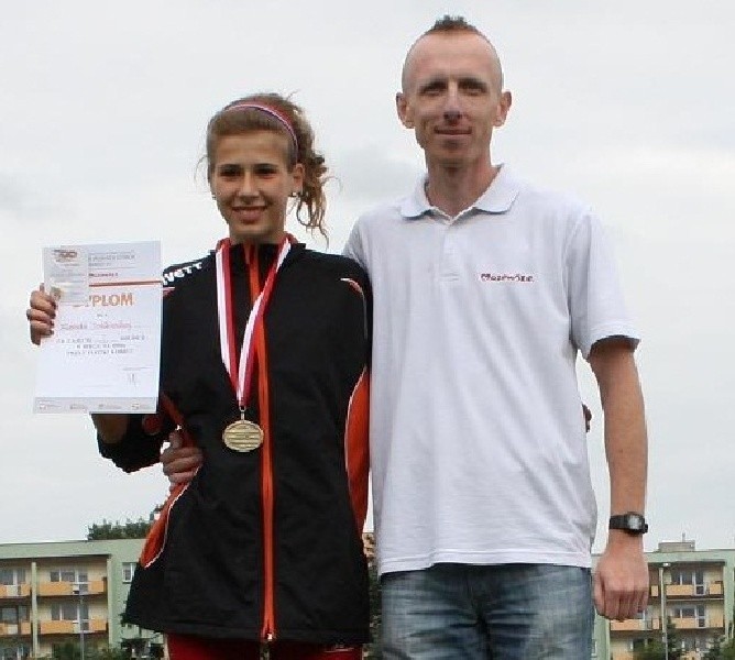 Klaudia Dobkowska ze swoim trenerem Bartoszem Witkowskim.
