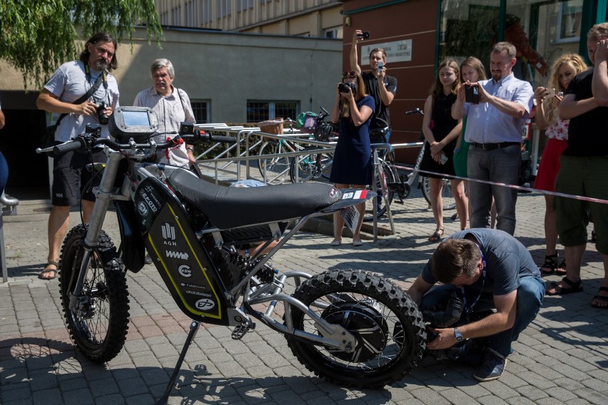 Studenci Akademii Górniczo-Hutniczej zbudowali  motocykl terenowy napędzany energią elektryczną