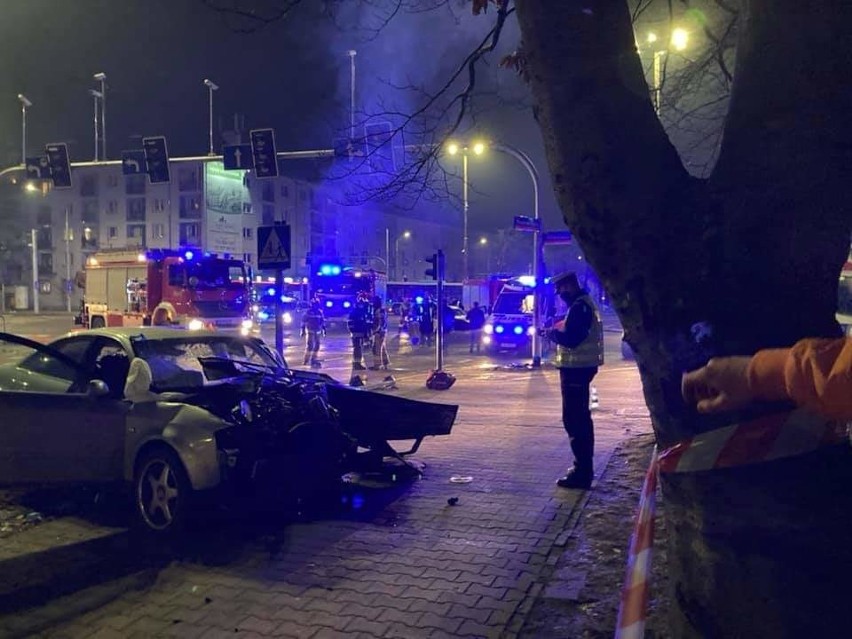Wypadek na skrzyżowaniu Powstańców Śląskich i Hallera. Pięć osób rannych, w tym dwie ciężko