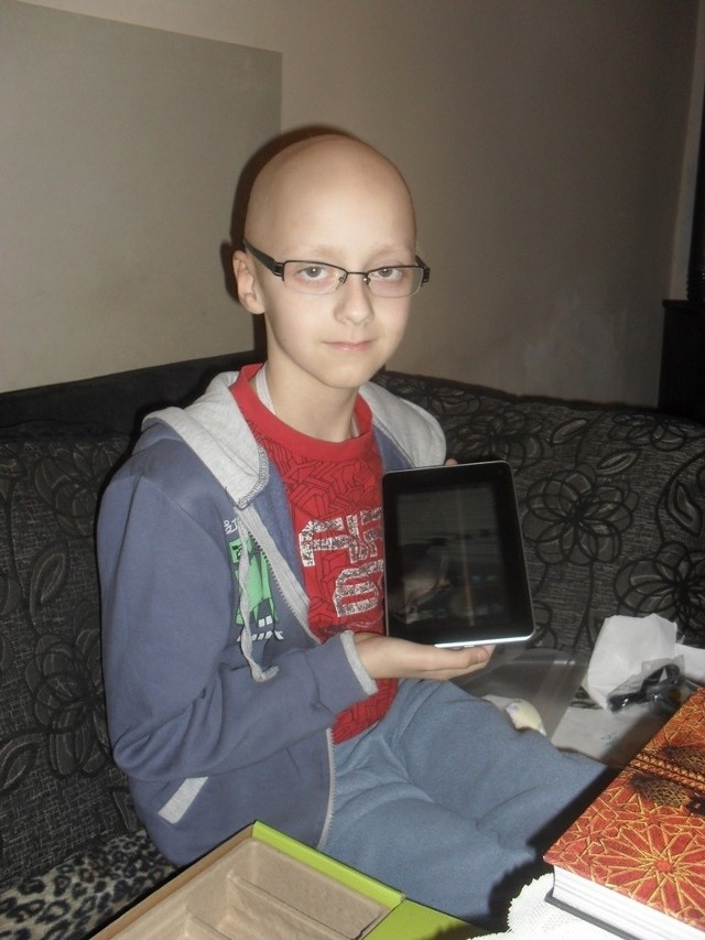 10-letni Adrian z Łodzi otrzymał od fundacji tablet