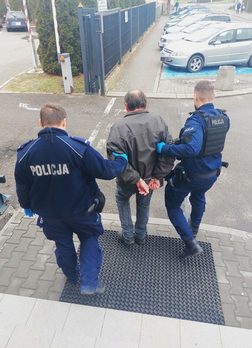 Policjanci z Przeworska złapali 65-latka. Uciekał przed karą m.in. za jazdę po pijanemu