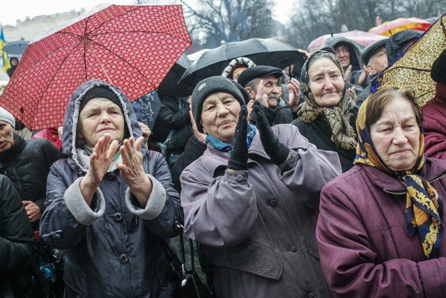 Lwów ze spokojem przyjął informację o odsunięciu Janukowycza od władzy