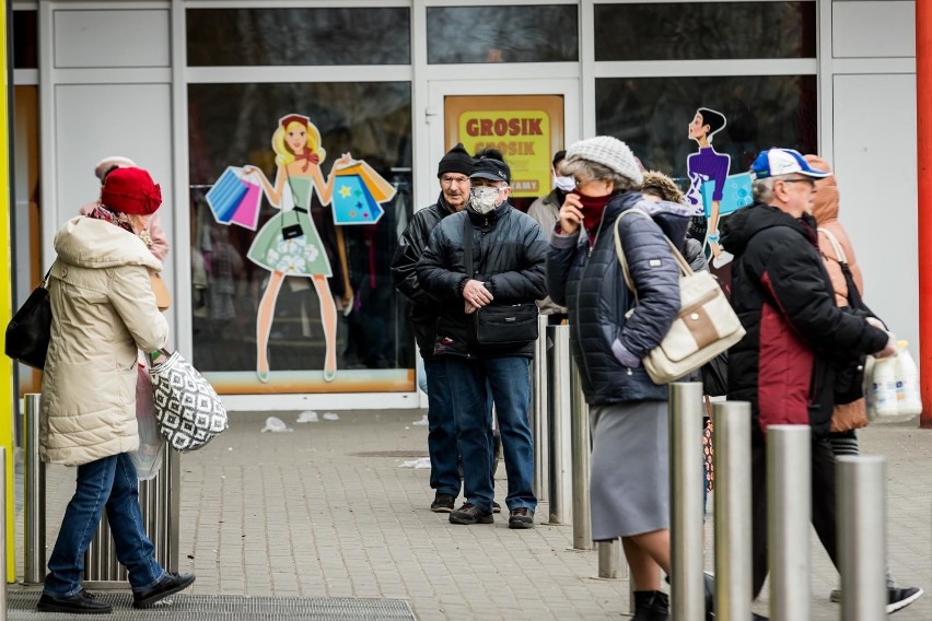 Od 20 kwietnia godziny dla seniorów nie obowiązują w...