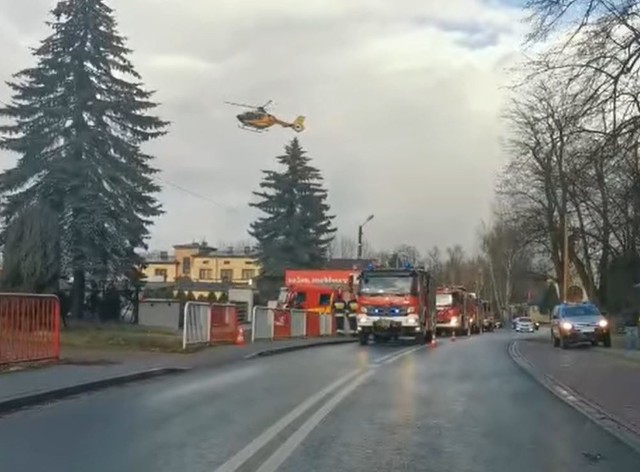 Przy lądowaniu w Kętach pomagali strażacy