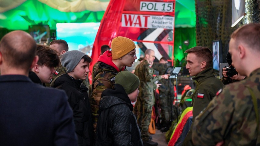 W piątek w Olsztynie zaplanowano także debatę z udziałem...