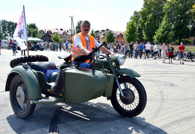 Zbigniew Szewc, prezes Stowarzyszenia Miłośników Starych Motocykli "Gazela", zaprasza 30 sierpnia do Grębowa na czwartą edycję imprezy