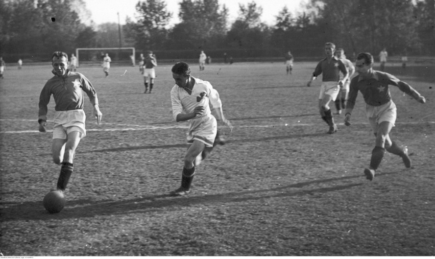 1937: ekstraklasa: 1. Cracovia, ekstraklasa: 5. Wisła...