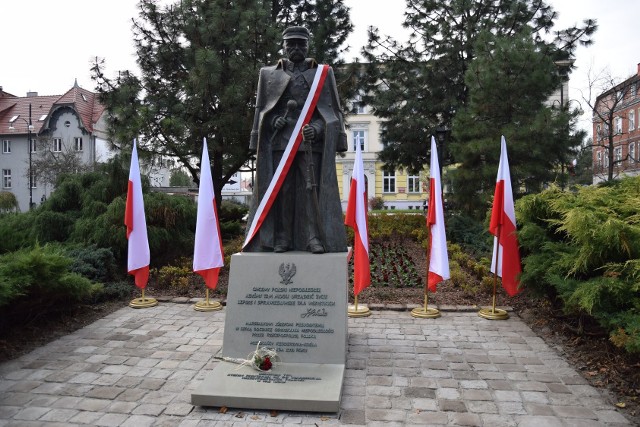 Dzień Niepodległości w Kędzierzynie-Koźlu. Odsłonięcie pomnika Józefa Piłsudskiego.