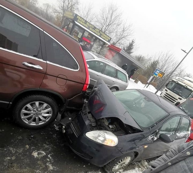 Dąbrowa Górnicza zderzenie trzech samochodów przed