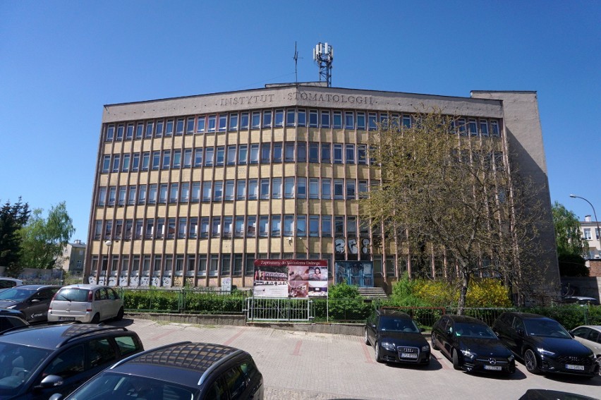 Lublin: Budynek stomatologii przy ul. Karmelickiej został sprzedany. Powstaną tu bloki z parkingiem
