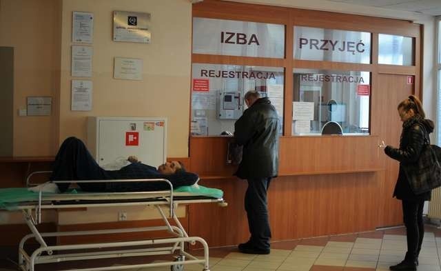 Pacjenci Szpitala Miejskiego narzekają na długi czas oczekiwania w kolejce do gabinetu chirurgicznego