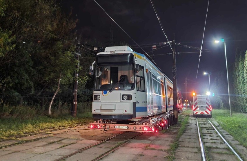 Transport tramwajów z Jeny do Łodzi.