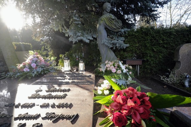 Kwiaty złożono w rocznicę 100 urodzin Antoniny Kaweckiej.
