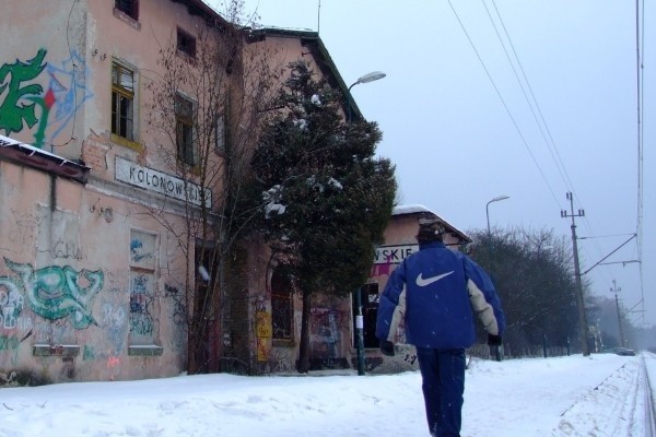 Dworzec w Kolonowskiem to jeden z najbardziej zrujnowanych budynków w powiecie.