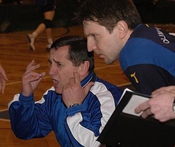 Rozgrywający Jerzy Boguta (z prawej) był przez wiele sezonów ulubieńcem trenera Stanisława Szablewskiego. Teraz sportowe drogi obydwu panów rozchodzą się.