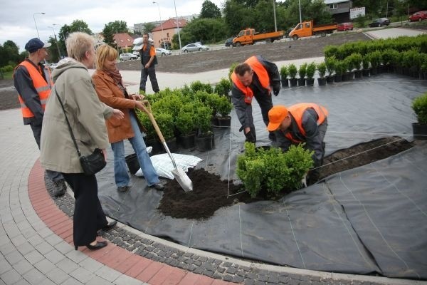 Kończą się prace na miejscu pamięci po cmentarzu żydowskim przy ul. Bema.