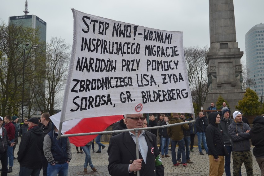 Marsz antyimigracyjny "Polacy przeciwko imigrantom" w...