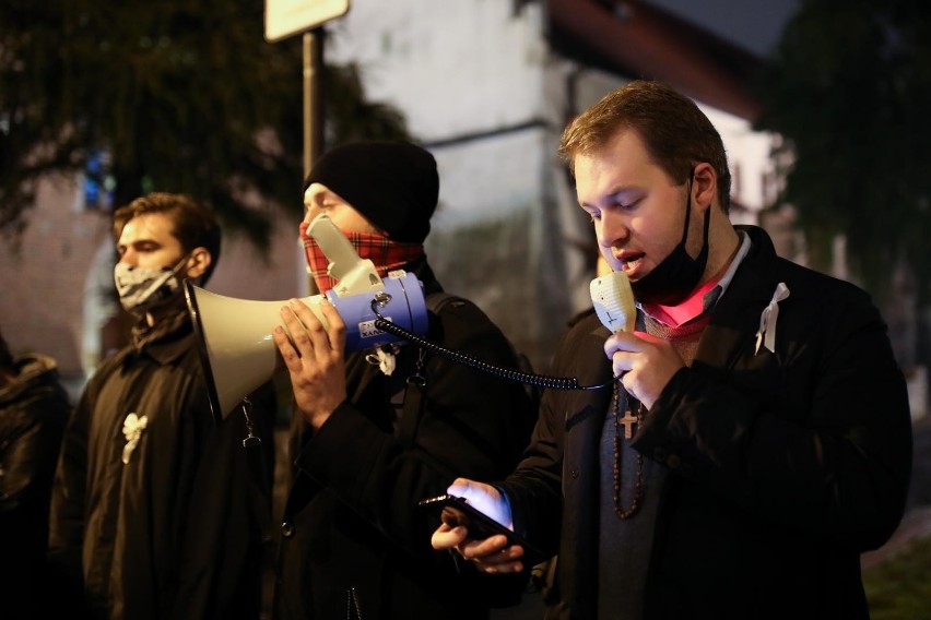 Strajk Kobiet. Zniszczone elewacje kościołów, wulgaryzmy na murach. Policja podsumowuje