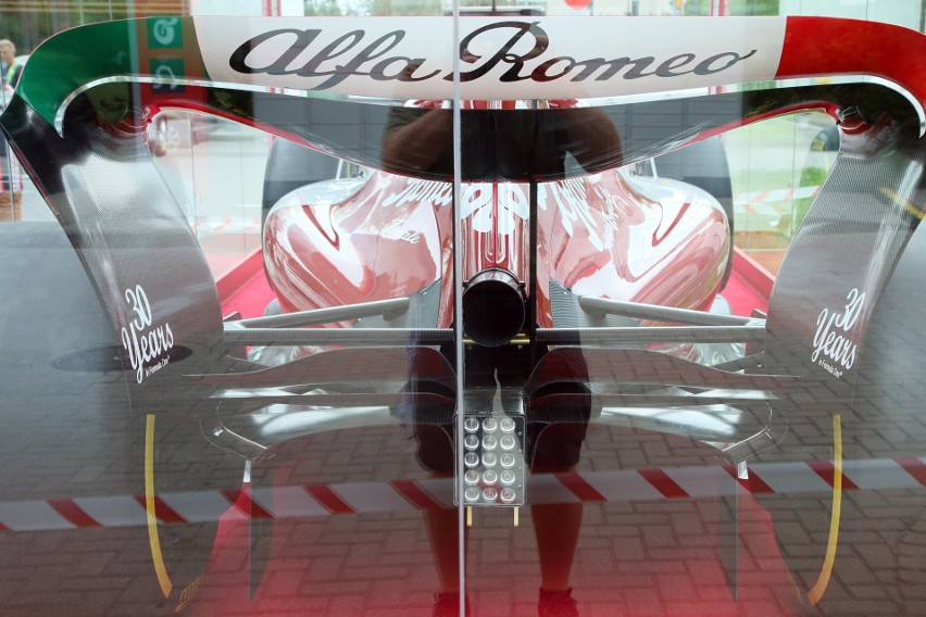 Lublin. Bolid Alfa Romeo Formuły 1 na Orlenie. Mieszkańcy mogą go podziwiać do piątku. Zobacz zdjęcia