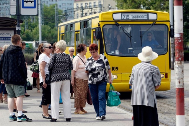 Jeszcze w 2012 roku na Tarnogaj jeździł autobus 715 za tramwaj linii 15