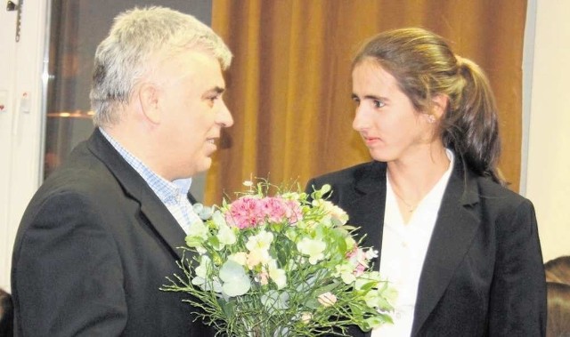 Kierownik sekcji wioślarskiej Bogdan Wełna i medalistka mistrzostw Europy Maria Springwald