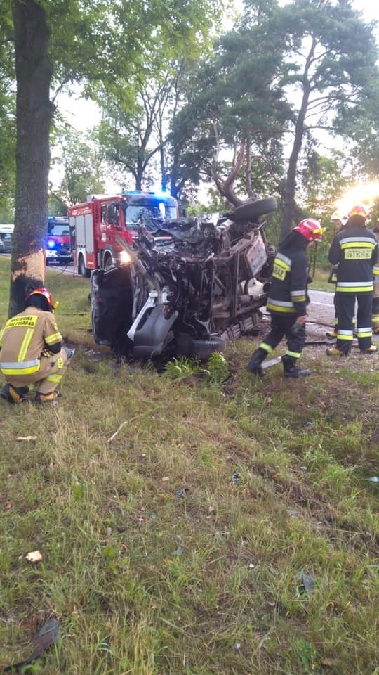 Poszkodowanymi zajęły się zespoły ratownictwa medycznego....