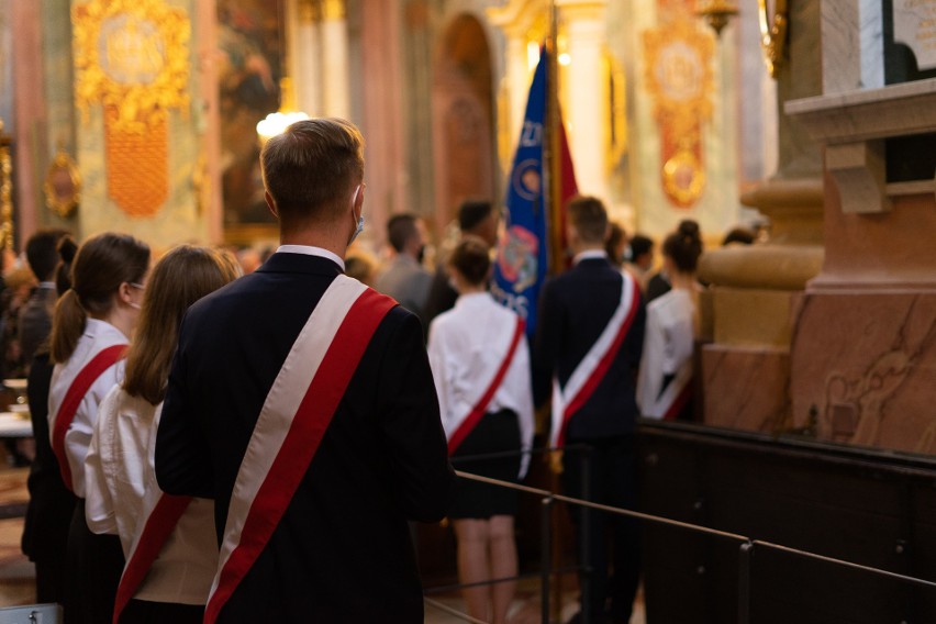 Nowi kapłani archidiecezji lubelskiej. W archikatedrze święcenia prezbiteratu przyjęło 9 diakonów. Zobacz