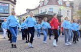 Ponad 150 osób zatańczyło na Rynku w Tarnobrzegu: Flash mob Akademii Tańca Art Dance. Zobacz zdjęcia