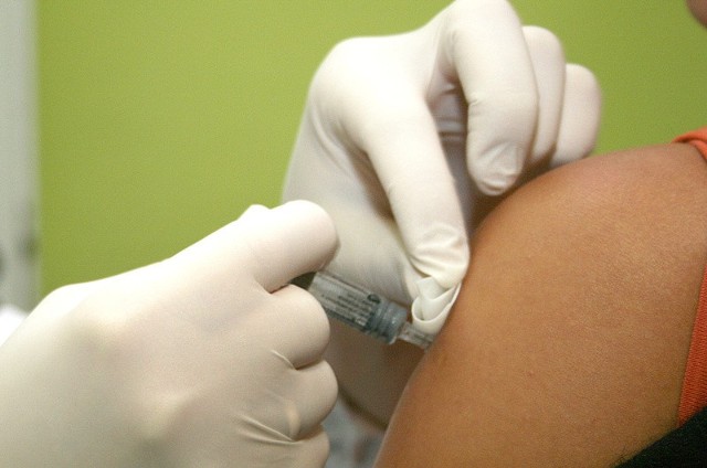 W radomskim sanepidzie okres szczepień przeciwko grypie sezonowej już się rozpoczął. Lekarstwo kosztuje 28 i 30 złotych.