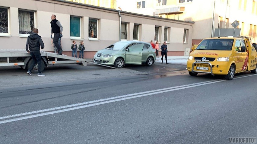 Informację o pożarze samochodu przy ulicy Wiktora Gorzołki w...