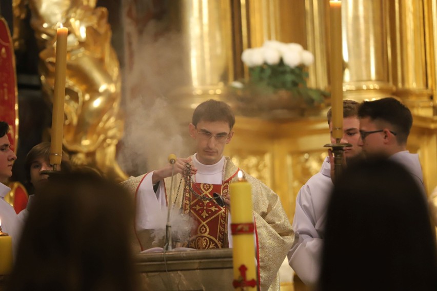 Diecezjalne obchody Światowego Dnia Młodzieży w Bazylice Katedralnej w Kielcach [DUŻO ZDJĘĆ, WIDEO]