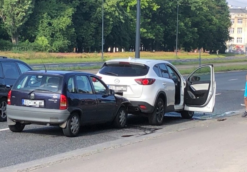 Wypadek na Piłsudskiego. Zderzyły się 3 samochody ZDJĘCIA