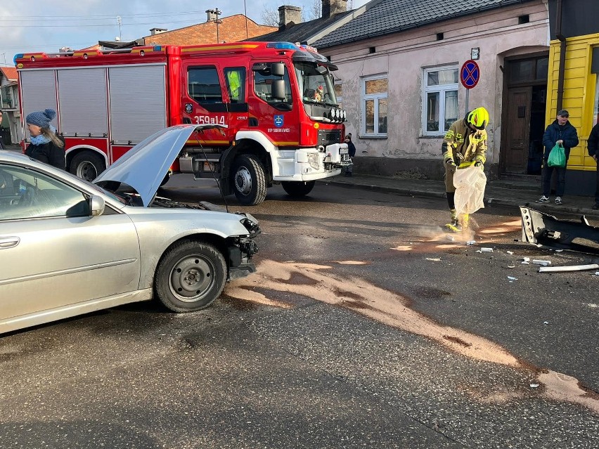 Wypadek w centrum Skierniewic. Jedna osoba ranna. ZDJĘCIA
