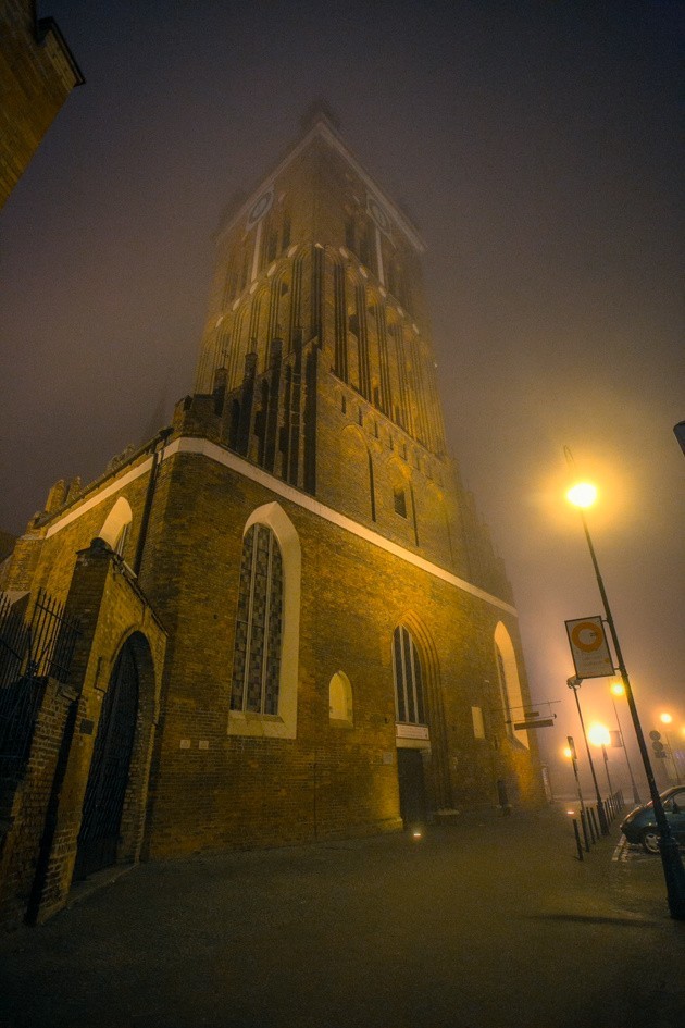 Tajemniczy Gdańsk. Zobaczcie nocne zdjęcia Gdańska spowitego mgłą