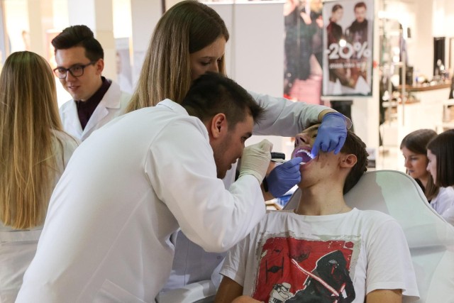 Studenci zapraszają na bezpłatne badania i konsultacje.