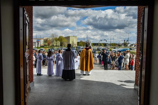 Pierwsze komunie 2022 rozpoczęły się w naszym regionie w weekend 23/24 kwietnia