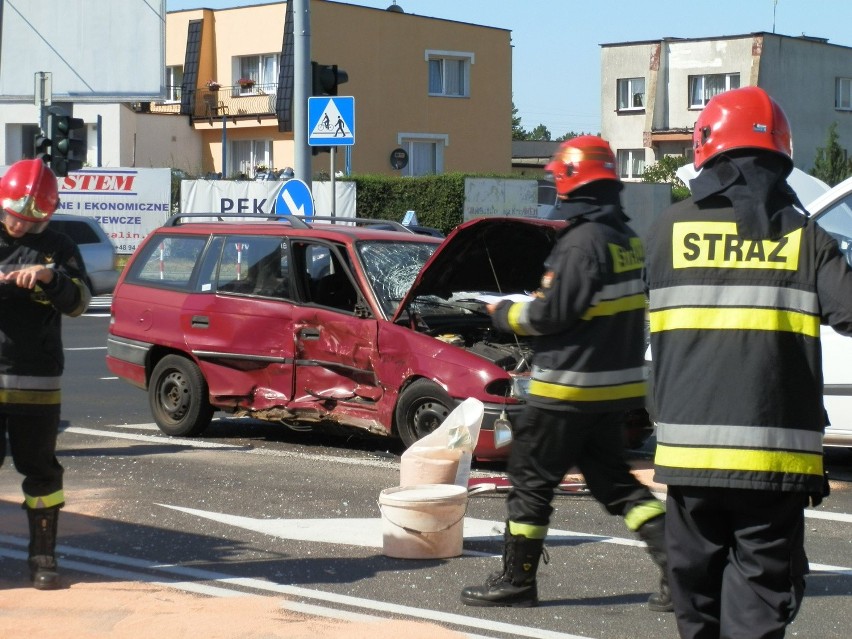 Wypadek na Bohaterów Warszawy. Zderzyły się trzy samochody [zdjęcia] 