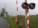 PKP likwiduje cztery przejazdy kolejowe w gminie Długosiodło. Mieszkańcy walczą o utrzymanie niektórych z nich