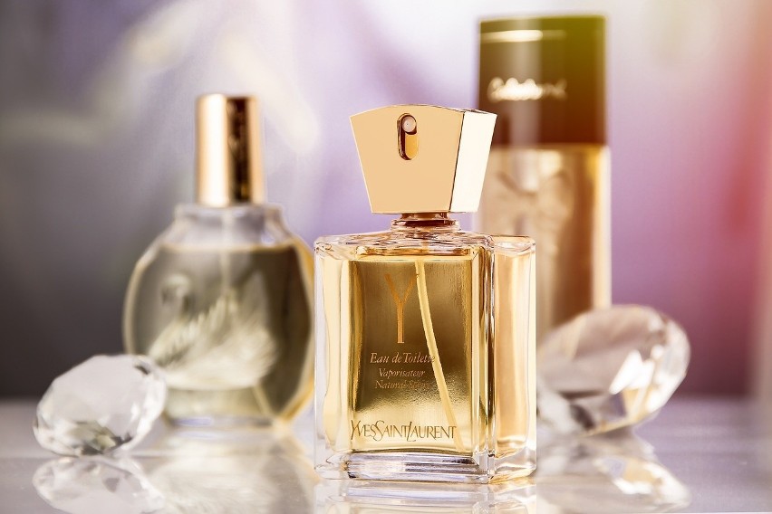 Kobiety uwielbiają perfumy. Subtelny zapach działa na zmysły...