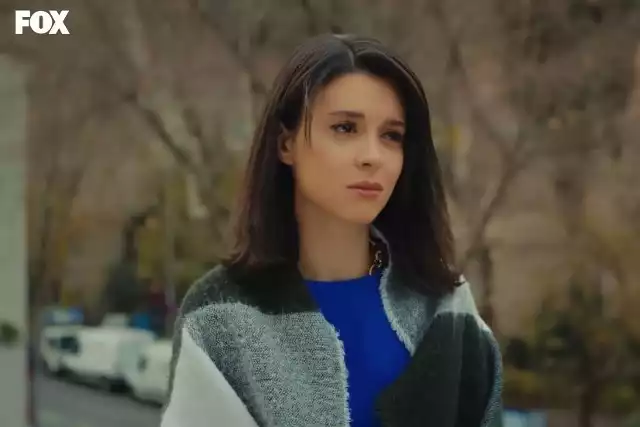W rolę nowej Lili w serialu "Zakazany owoc" wciela się 27-letnia Buçe Buse Kahraman.Przejdź dalej i zobacz, jak na co dzień wygląda serialowa Lila >>>