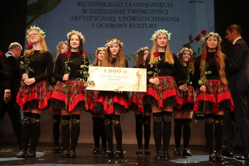 W Teatrze Dzieci Zagłębia laureaci odebrali nagrody starosty...