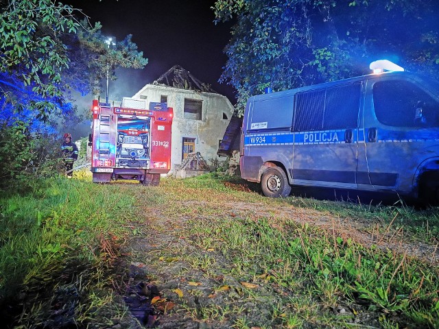 Pożar pomieszczeń gospodarczych w Laskach Koszalińskich.