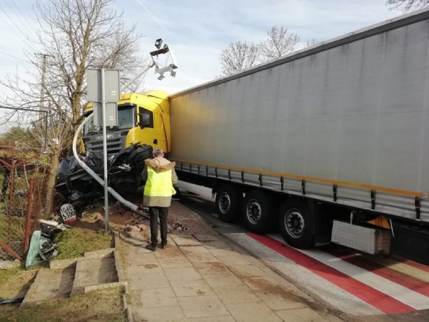 Śmiertelny wypadek w Drużbicach w okolicy kościoła, na...