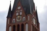 Zegar na najwyższej wieży kościelnej Szczecinka znowu chodzi i wybija godziny [zdjęcia]