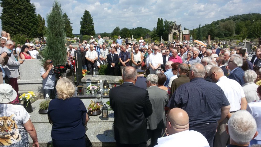 Sosnowiec: Na cmentarzu w Zagórzu wspominali Edwarda Gierka ZDJĘCIA