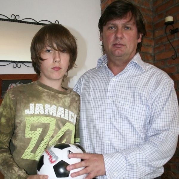Jarosław Zając (na zdjęciu z synem Bartkiem) został nowym trenerem piłkarzy Siarki Tarnobrzeg.