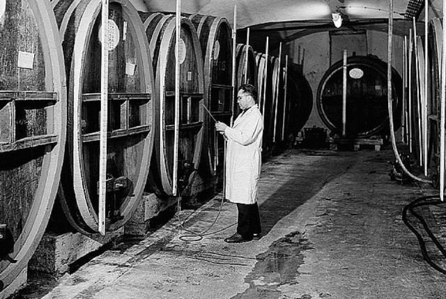 W 1948 roku zapasy moszczów się skończyły i produkcja wina musującego przestała mieć rację bytu.