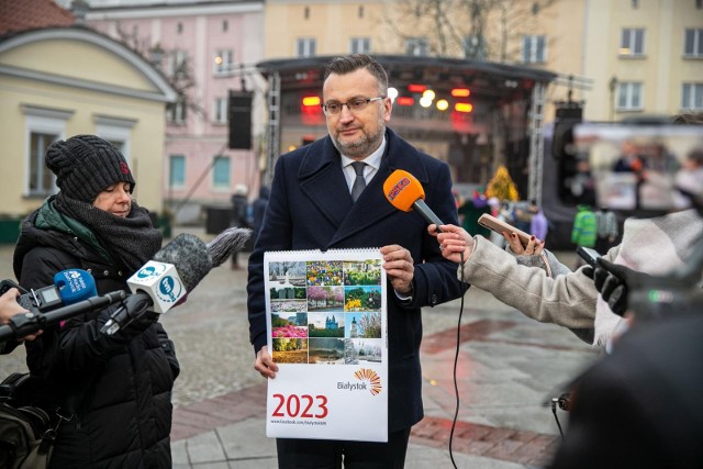 Na fotografiach znalazł się oczywiście Ogród Branickich, ale też Park Planty, białostockie ulice z roślinnymi donicami i kwitnącymi drzewami, a także zrewitalizowane stawy miejskie. Myślę, że taki kalendarz będzie świetnie promował nasze miasto - mówił wiceprezydent Rafał Rudnicki.