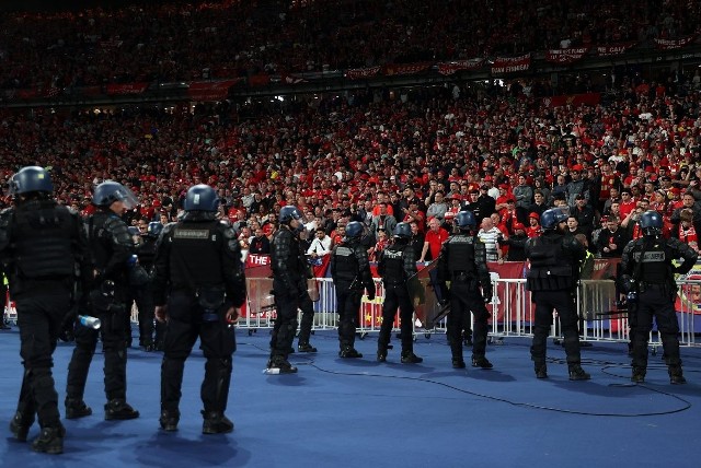 Działania policji francuskiej opóźniły tegoroczny finał Ligi Mistrzów w Paryżu o ponad pół godziny